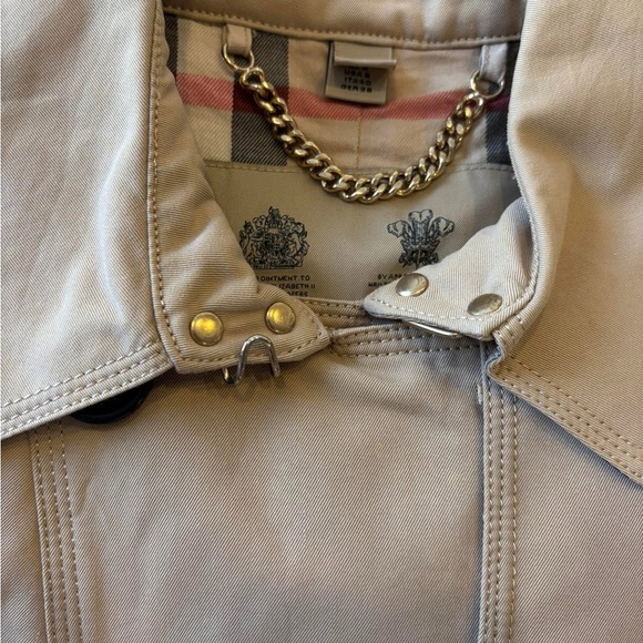 Burberry Beige Double-Breasted Trench Coat - Picture 5 of 7